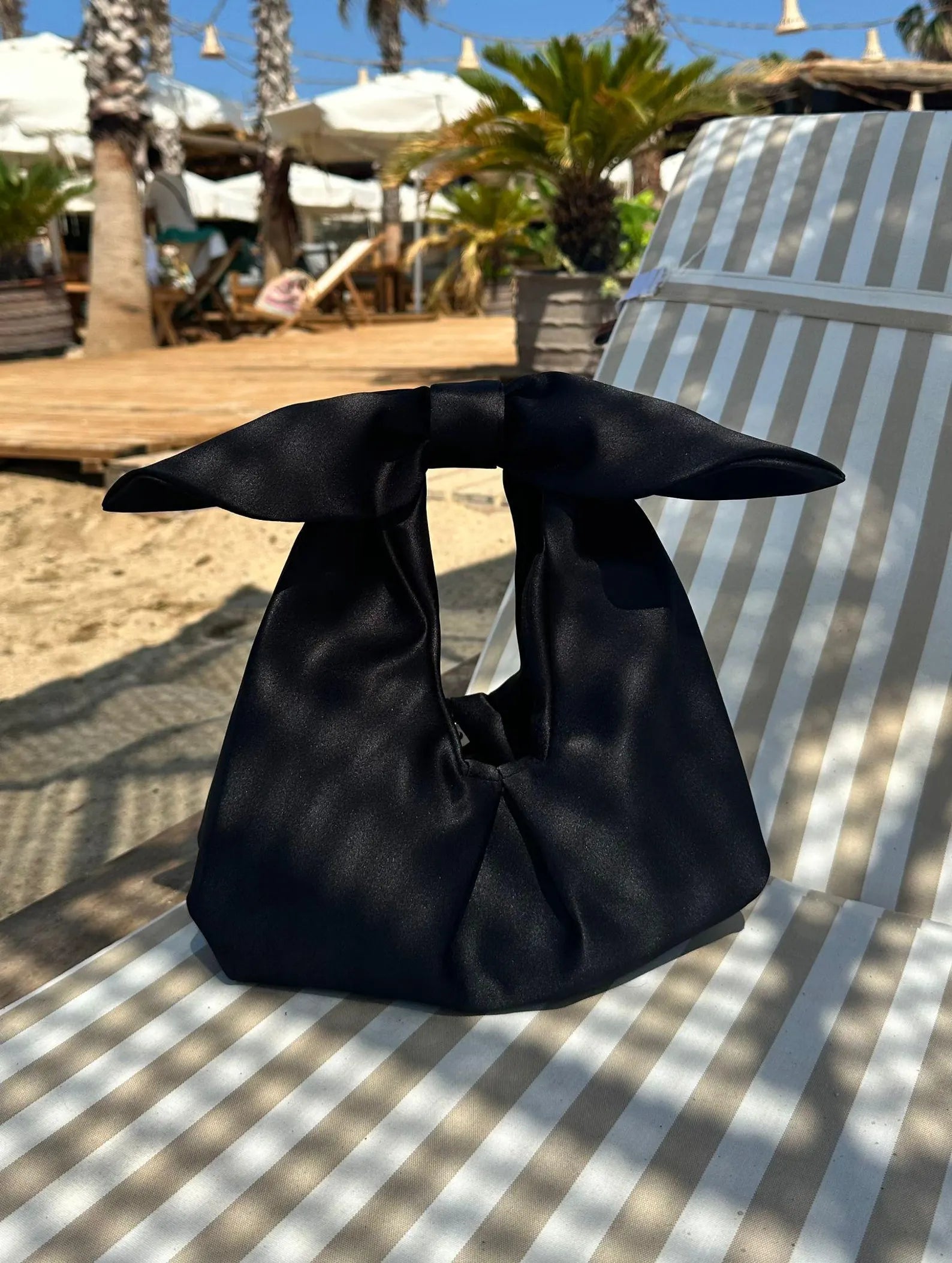Assis dans un sac à main avec nœud, sac de demoiselle d'honneur de mariage, cadeaux de mariage pour elle