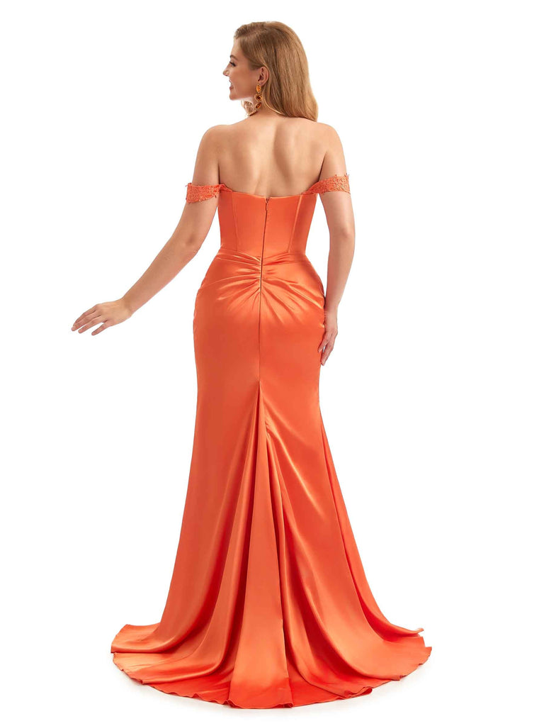 Robe de demoiselle d'honneur longue en satin extensible avec dentelle épaules dénudées