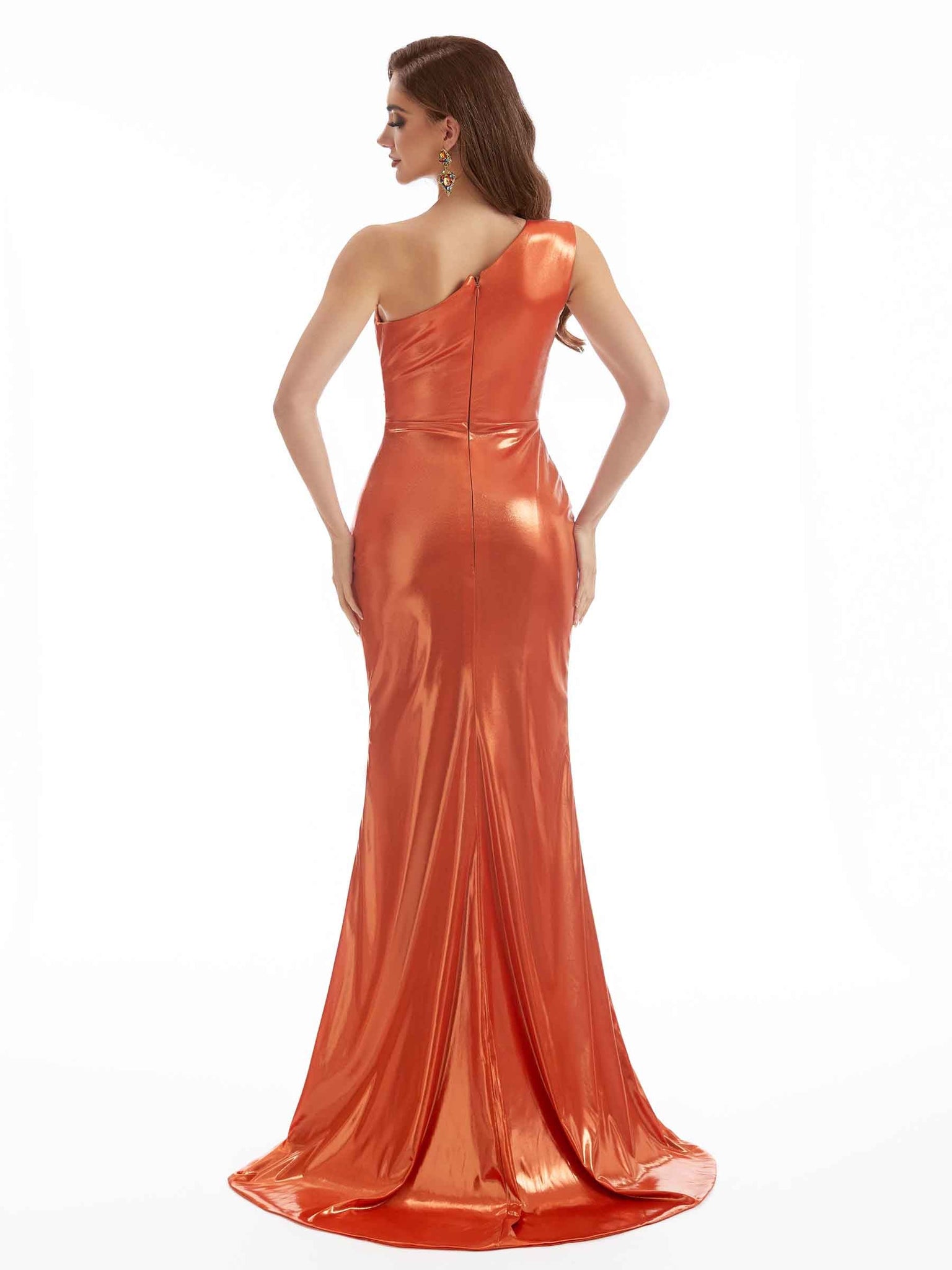 Robe longue plissée métallique sexy à une épaule fendue