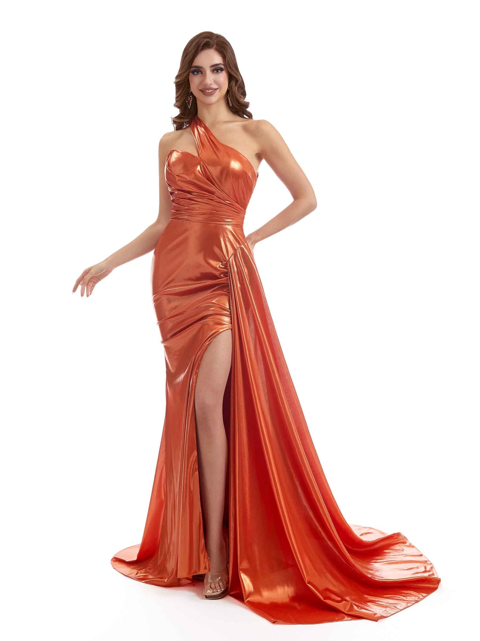 Robe demoiselle d'honneur longue plissée en métal à une épaule fente latérale sexy