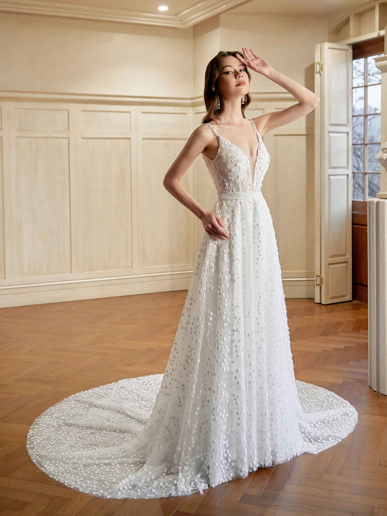 Robes de mariée longues dentelle blanc cassé ligne A bretelles spaghetti col en V