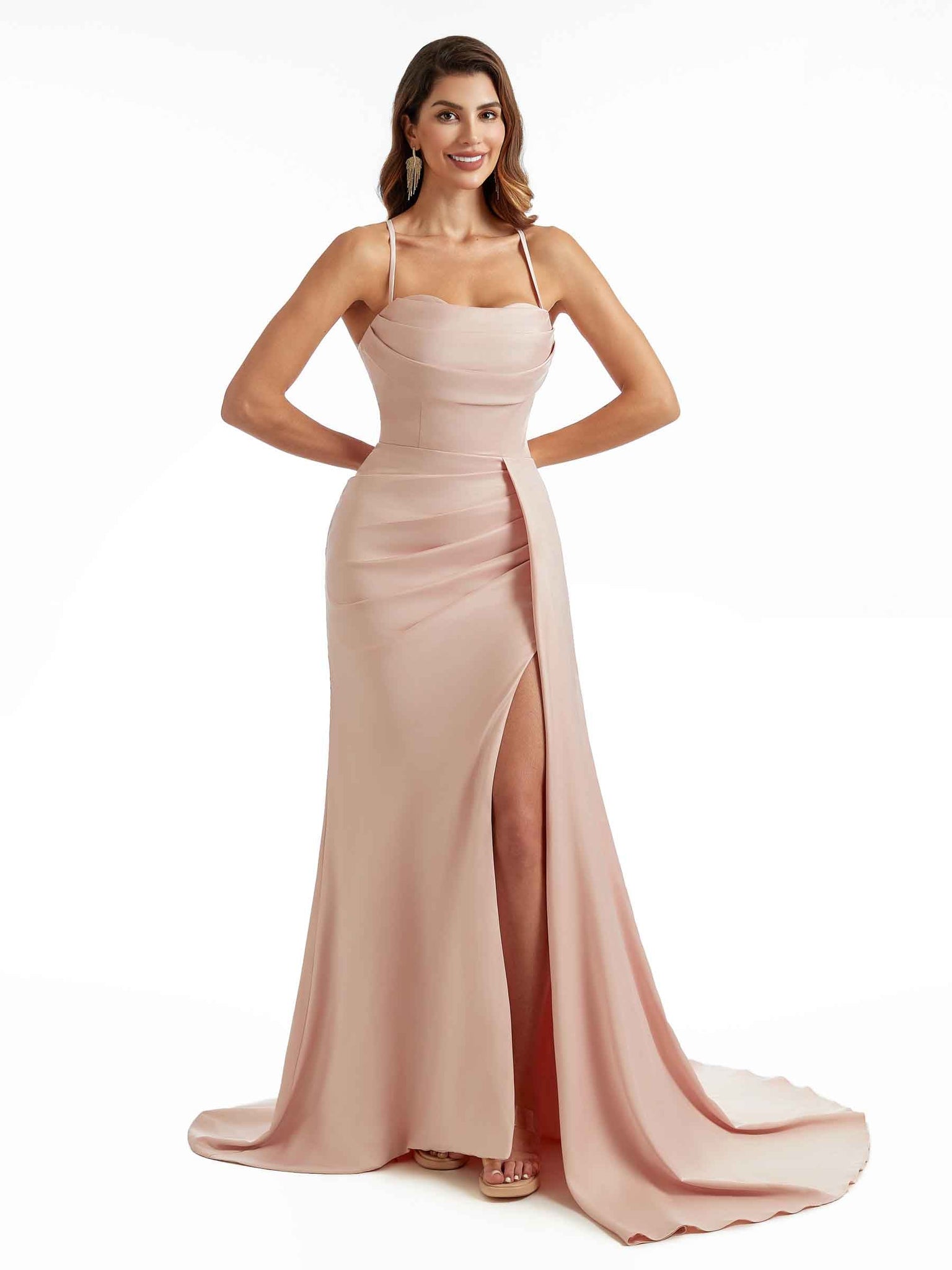 Robe demoiselle d'honneur longue en satin plissée à bretelles spaghetti fendues