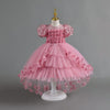 Robe de demoiselle d'honneur en dentelle et strass à manches courtes coupe A avec traîne