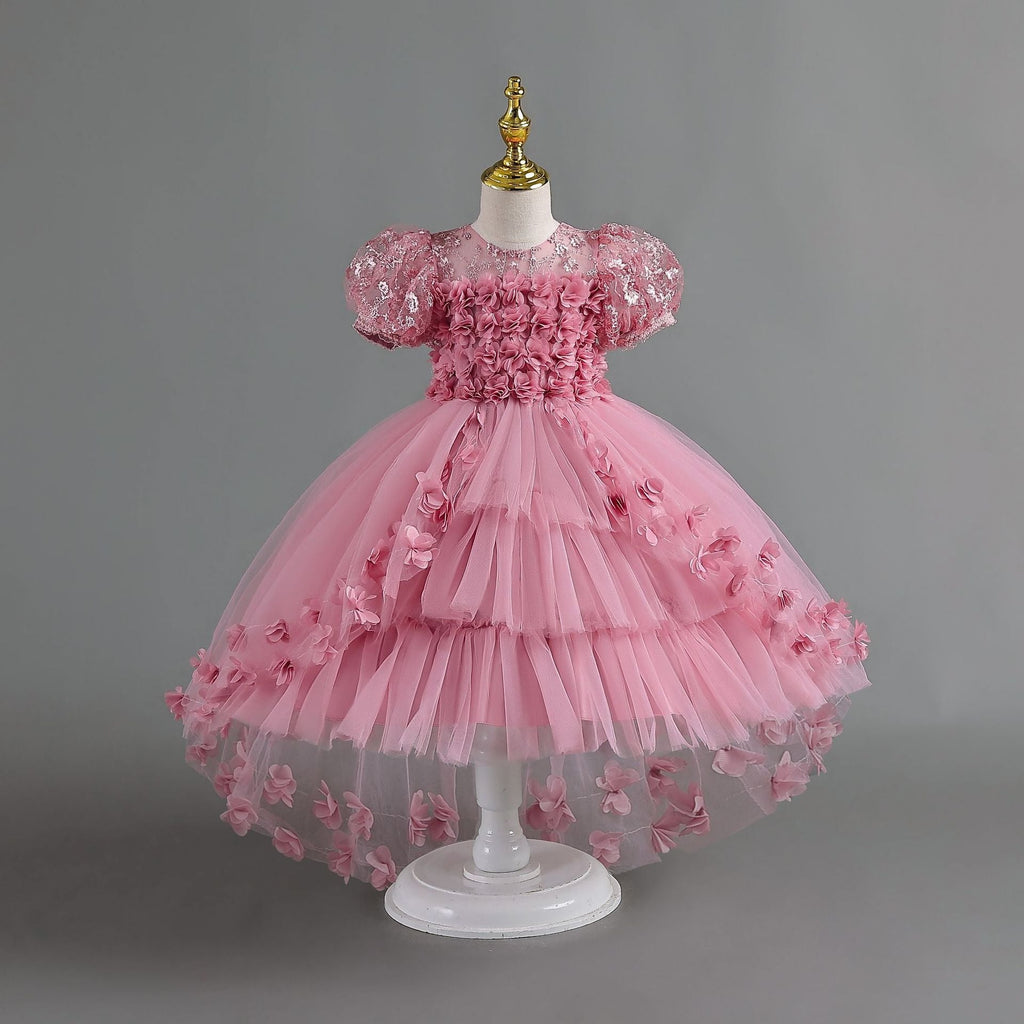 Robe de demoiselle d'honneur en dentelle et strass à manches courtes coupe A avec traîne