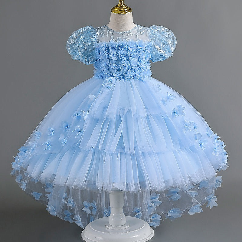 Robe de demoiselle d'honneur en dentelle et strass à manches courtes coupe A avec traîne