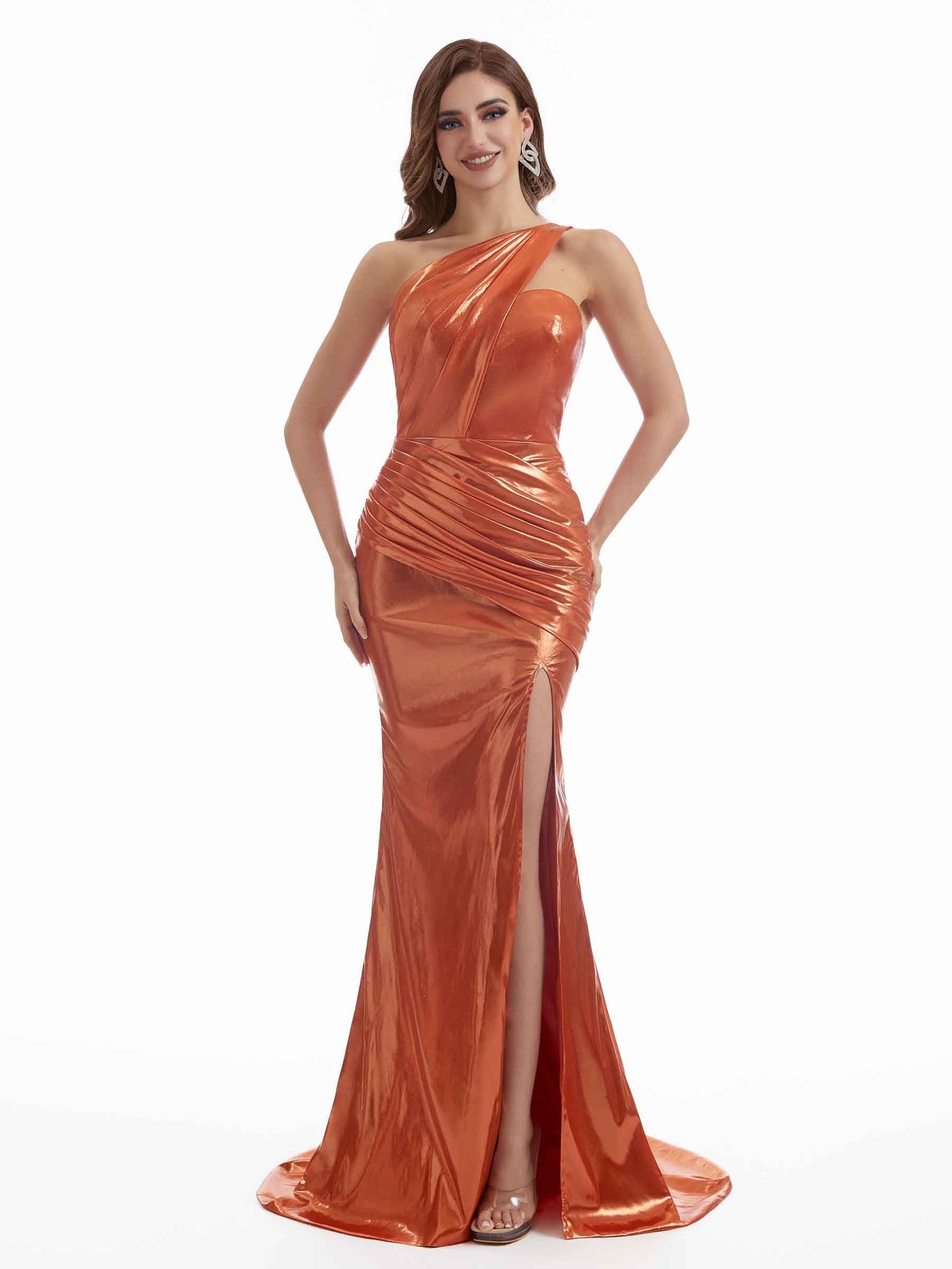 Robe longue sexy volants épaules dénudées avec fente latérale fronces métalliques