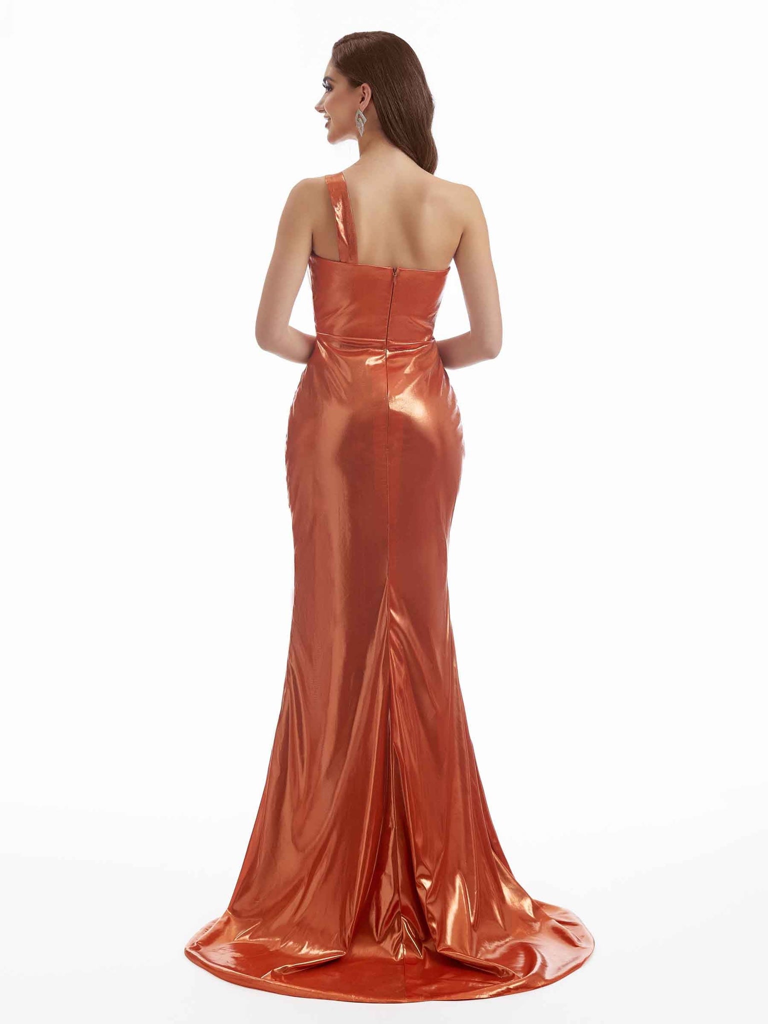 Robe longue sexy volants épaules dénudées avec fente latérale fronces métalliques