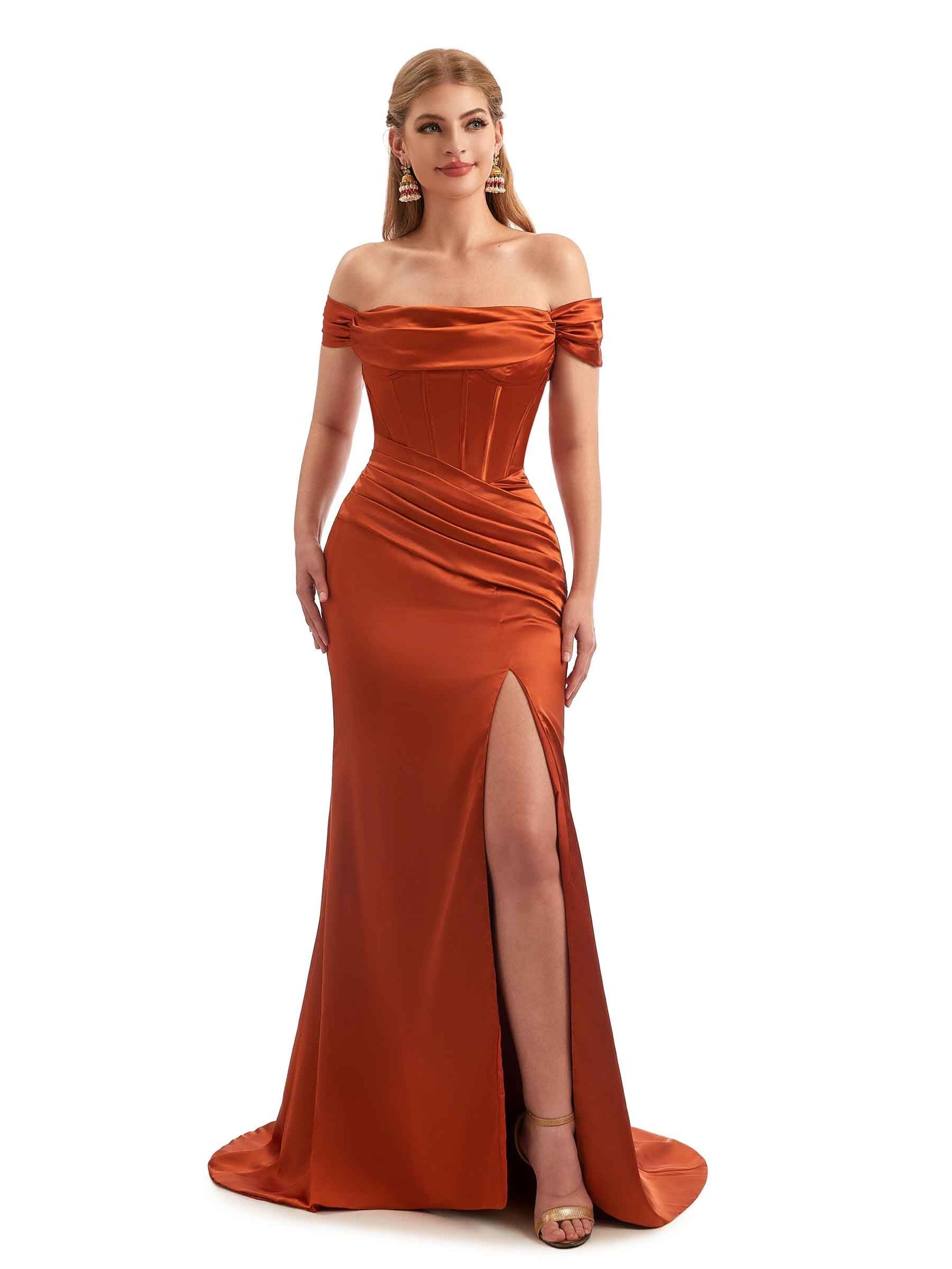 Robes longue en satin à épaules dénudées avec fente orange brûlée