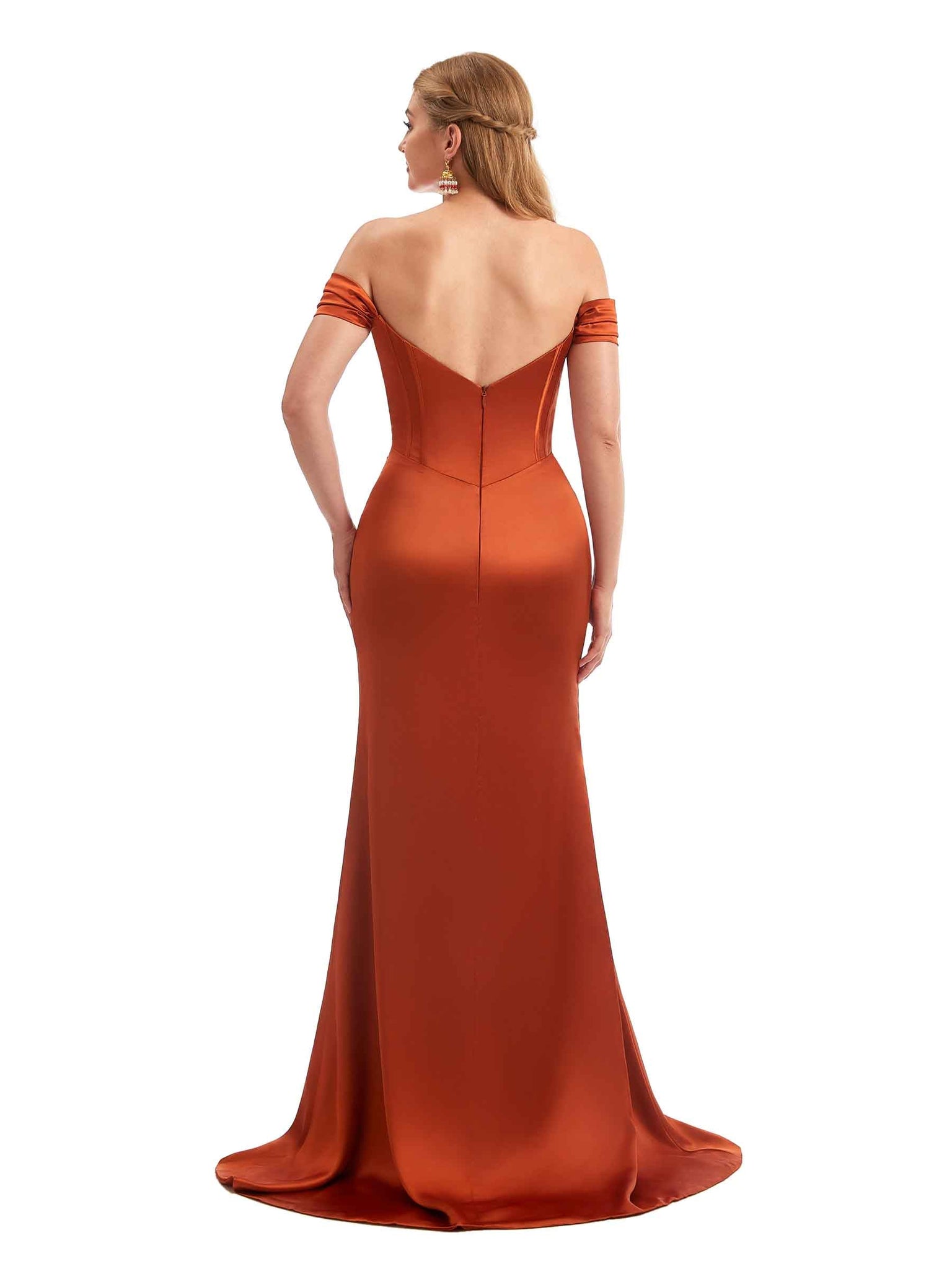 Robes longue en satin à épaules dénudées avec fente orange brûlée
