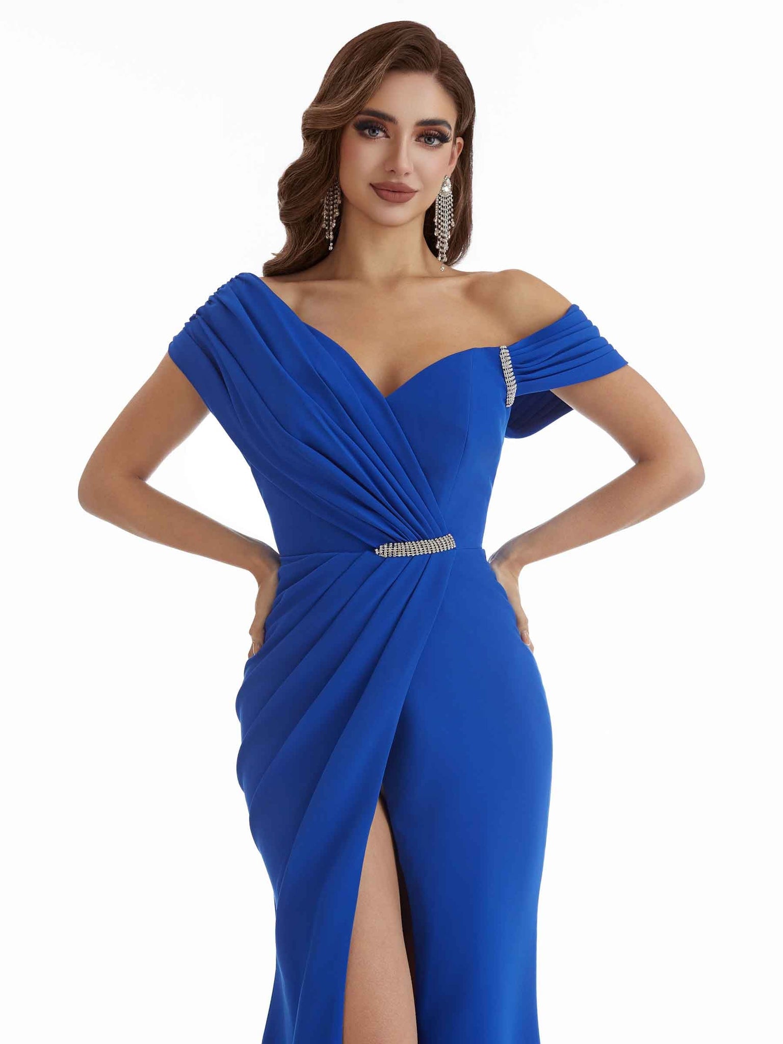 Robe de soirée longue en crêpe extensible à col asymétrique et fente sexy
