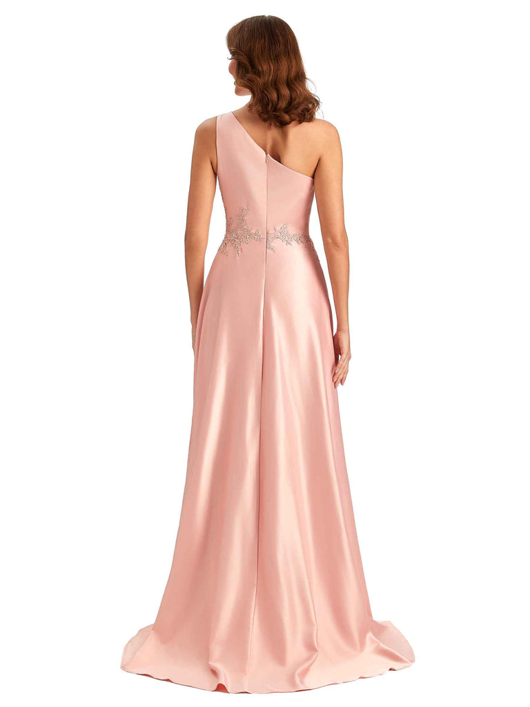 Robe longue d'invitées de mariage en dentelle satin soyeuse asymétrique épaule dénudée épaule dénudée