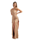 Froncé Robe de demoiselle d'honneur sexy asymétrique fendue longue en satin formelle avec volants